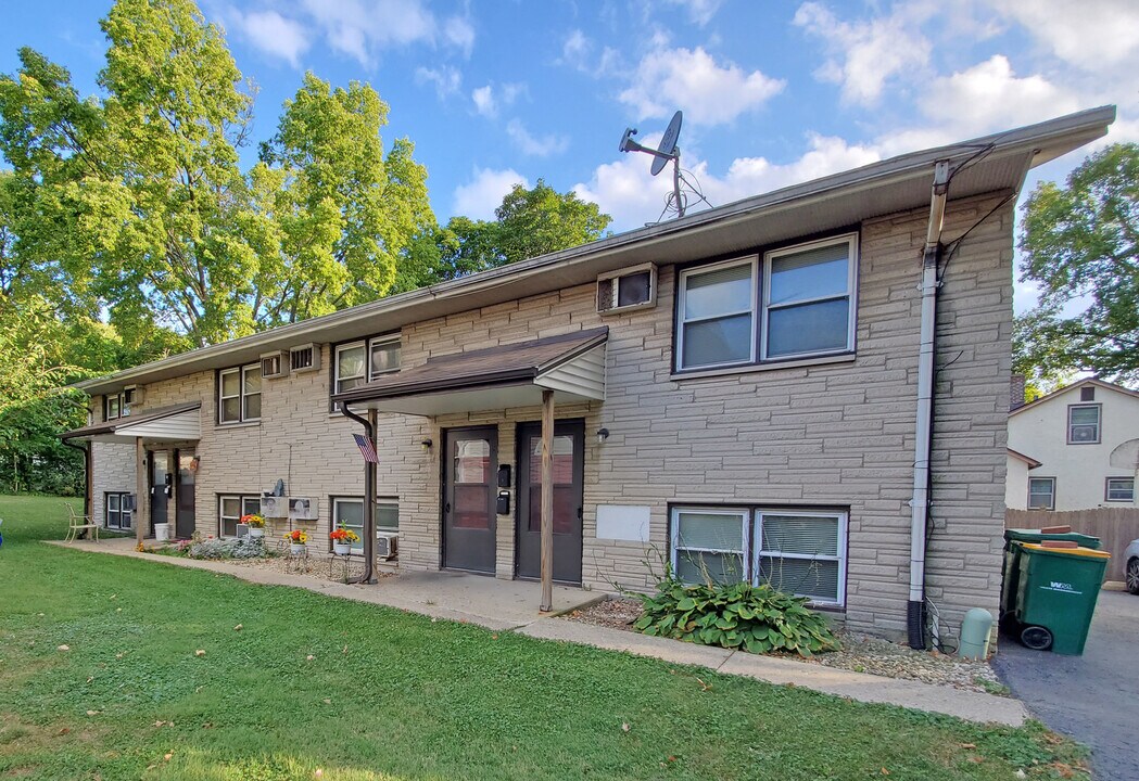 818 S Jefferson St, Unit 824 in Lockport, IL - Building Photo