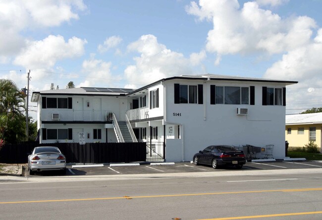 5141 NE 18th Ave in Fort Lauderdale, FL - Foto de edificio - Building Photo