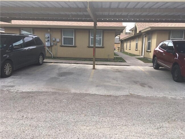 4008 Parkplace Ave, Unit 4 in Pharr, TX - Building Photo - Building Photo