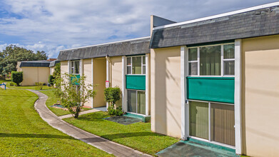 University Apartments in Orlando, FL - Foto de edificio - Building Photo