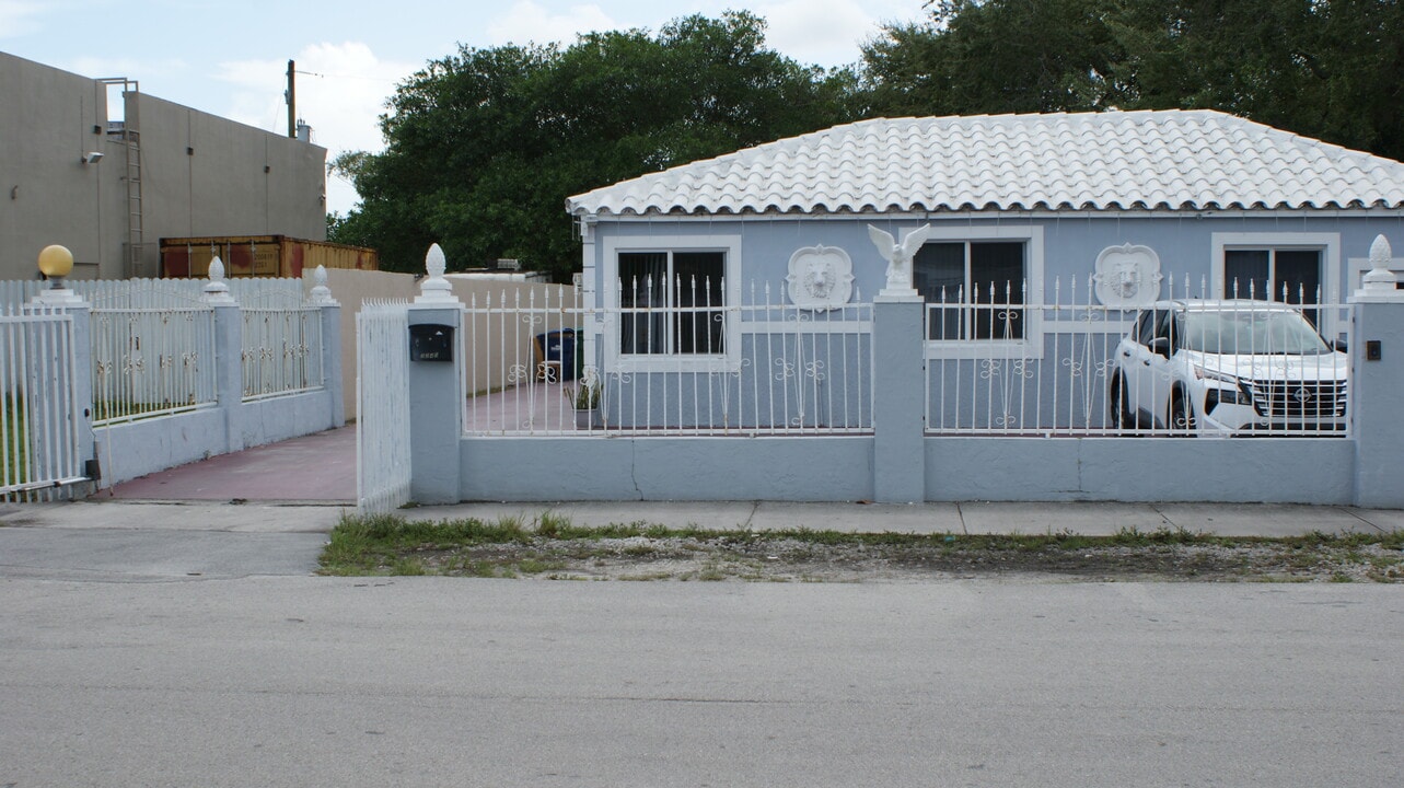 2240 NW 90th St, Unit 1 Studio in Miami, FL - Building Photo