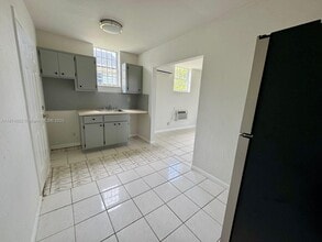 1234 NW 52nd St in Miami, FL - Building Photo - Building Photo