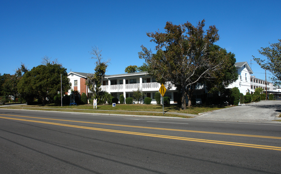 Dover Apartments in St. Petersburg, FL - Building Photo