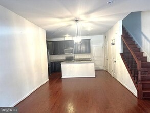 10717 Viognier Terrace in Fairfax, VA - Building Photo - Building Photo