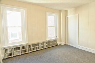 10 W 5th St in Pottstown, PA - Building Photo - Building Photo