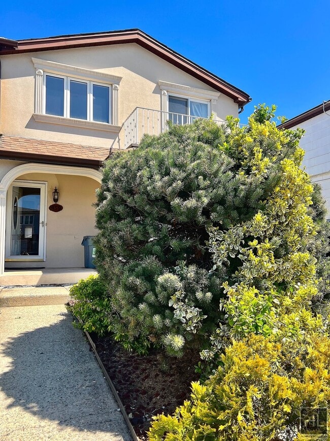 KLONDIKE AVENUE, Unit 1