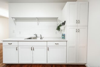 736 Howe Ave in Shelton, CT - Building Photo - Building Photo