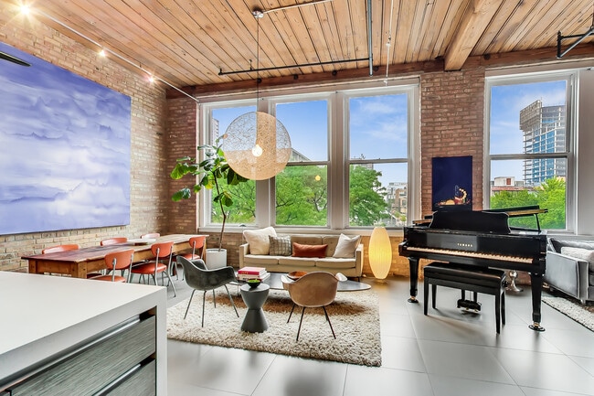 1327 W Washington Blvd in Chicago, IL - Building Photo - Building Photo