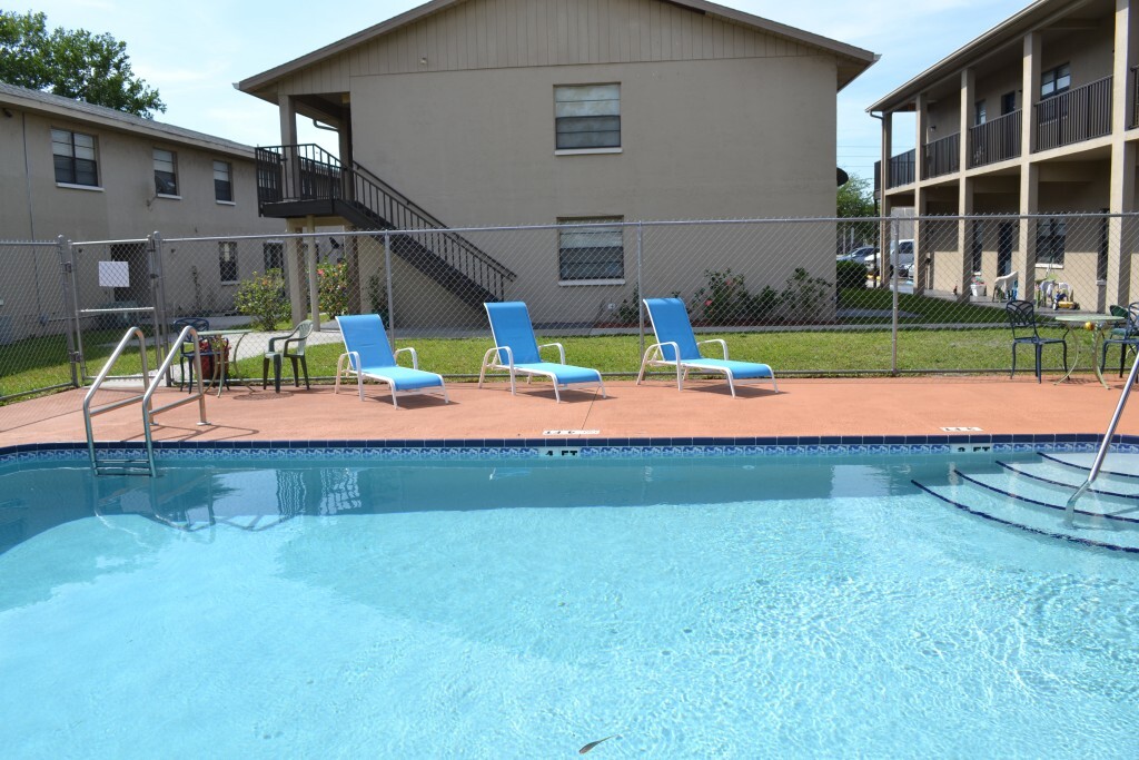 Belcher Park Apartments in Pinellas Park, FL