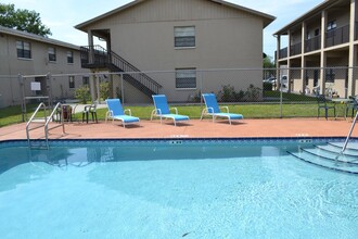 Belcher Park Apartments in Pinellas Park, FL - Foto de edificio - Building Photo