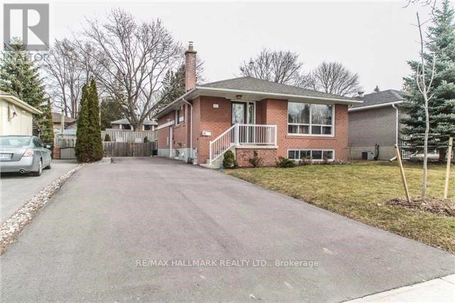 61 Aurora Heights Dr in Aurora, ON - Building Photo