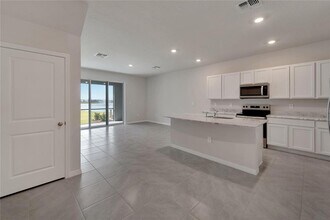 17637 Crescent Moon Lp in Lakewood Ranch, FL - Building Photo - Building Photo