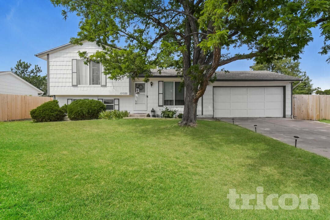 10025 Alcott St in Federal Heights, CO - Foto de edificio