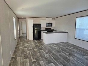 613 Polk St in De Soto, IA - Building Photo - Building Photo