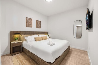 580 72nd St in Miami Beach, FL - Foto de edificio - Building Photo