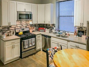 3521 N Wilton Ave, Unit 2F in Chicago, IL - Building Photo - Building Photo
