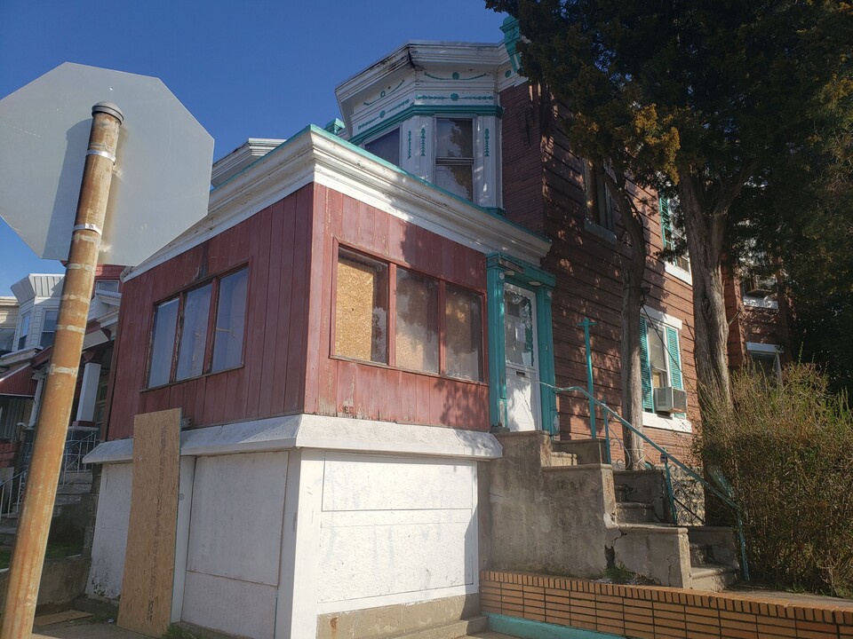 5452 Media St in Philadelphia, PA - Building Photo