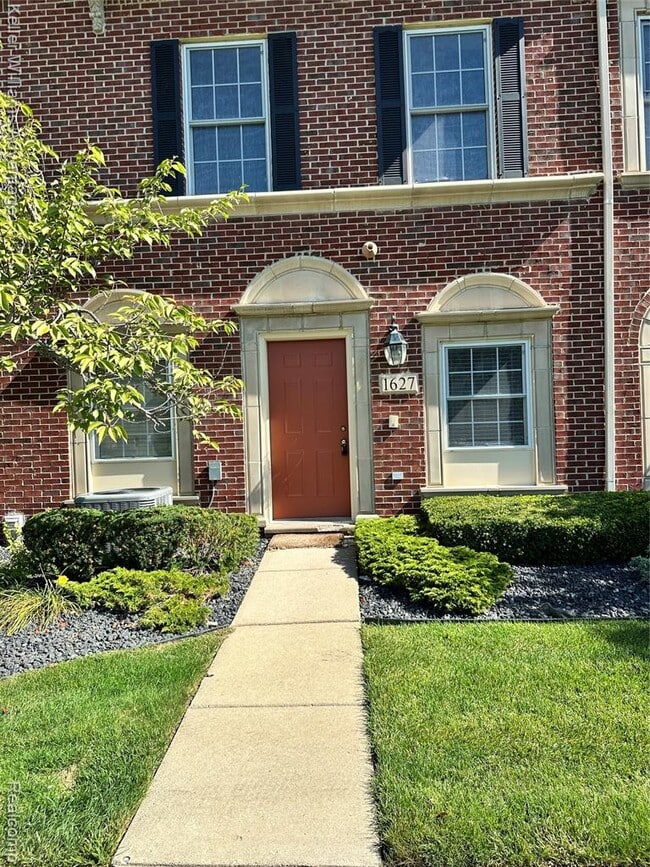 1627 E Lakeview Ln in Canton Township, MI - Building Photo - Building Photo