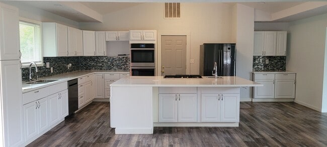 550 Pioneer Way in Winchester, OR - Building Photo - Building Photo