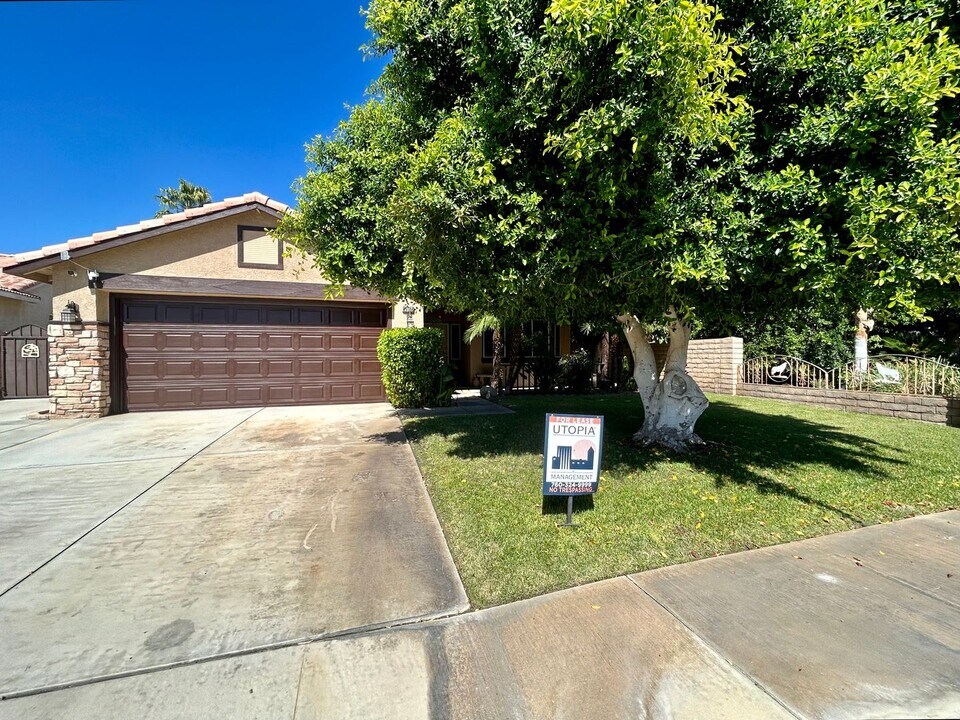 81168 Palm Meadows Dr in Indio, CA - Foto de edificio