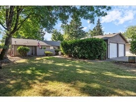 3033 NE Cleveland Ave in Gresham, OR - Building Photo