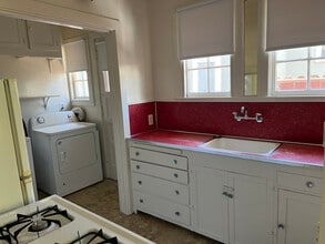 6125 Majestic Ave in Oakland, CA - Building Photo - Building Photo