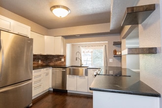 3330 Templeton Gap Rd in Colorado Springs, CO - Building Photo - Building Photo