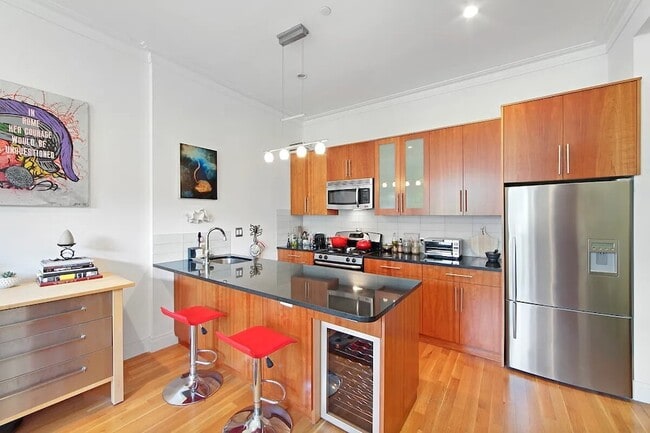 206 Kent St, Unit 3 in Brooklyn, NY - Foto de edificio - Building Photo