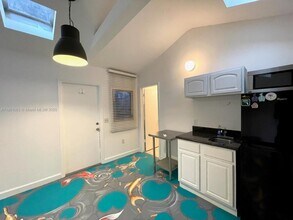 118 NW 24th St in Miami, FL - Building Photo - Building Photo