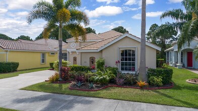 665 SW Lake Charles Cir in Port St. Lucie, FL - Foto de edificio - Building Photo