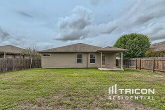 320 Almquist St in Hutto, TX - Building Photo - Building Photo