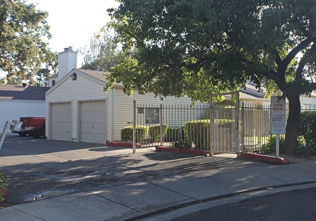 Winchester Oaks Condominiums in Lodi, CA - Foto de edificio - Building Photo