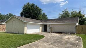 10118 Carlow Ln in La Porte, TX - Building Photo