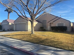 2123 W El Campo Grande Ave in North Las Vegas, NV - Building Photo - Building Photo