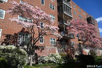 27 Northill St in Stamford, CT - Foto de edificio - Building Photo