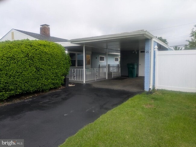 25 Glenwood Ln in Levittown, PA - Building Photo - Building Photo