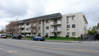 Vanowen Apartments in Van Nuys, CA - Building Photo - Building Photo