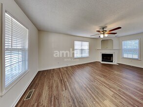 241 Pinecroft Dr in Clayton, NC - Building Photo - Building Photo