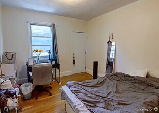 214 Freeman St in Brookline, MA - Building Photo - Building Photo