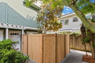 3047 60th Ave SW in Seattle, WA - Building Photo - Building Photo
