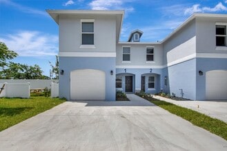 3871 Patio Ct in Palm Springs, FL - Building Photo - Building Photo