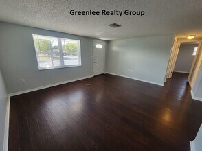 11620 Meadow Dr in Port Richey, FL - Building Photo - Building Photo