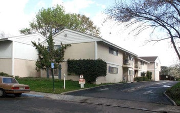 Williamsburg Square in La Mesa, CA - Building Photo - Building Photo