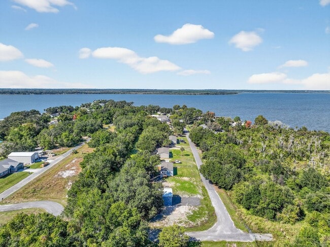 7284 Palm Ave in Leesburg, FL - Building Photo - Building Photo