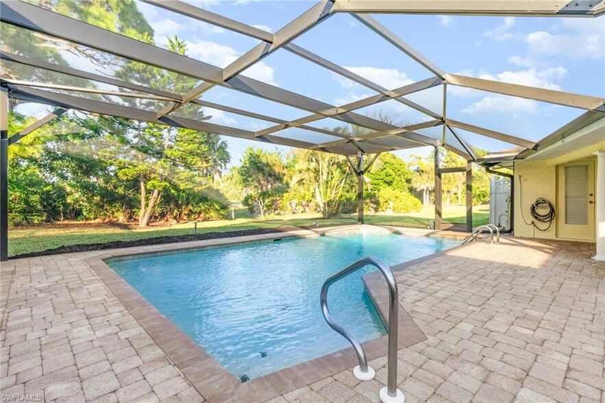9968 Treasure Cay Ln in Bonita Springs, FL - Foto de edificio