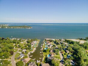 71 Romana Dr in Hampton Bays, NY - Building Photo - Building Photo