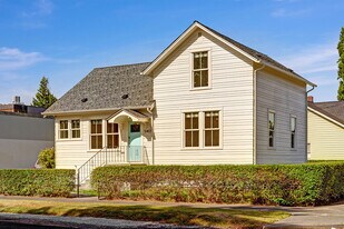 5403 Maynard Ave S in Seattle, WA - Building Photo