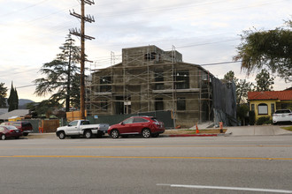 Montrose Villas in Montrose, CA - Building Photo - Building Photo