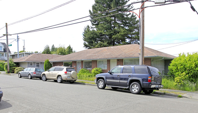 3431 Rucker Ave in Everett, WA - Foto de edificio - Building Photo