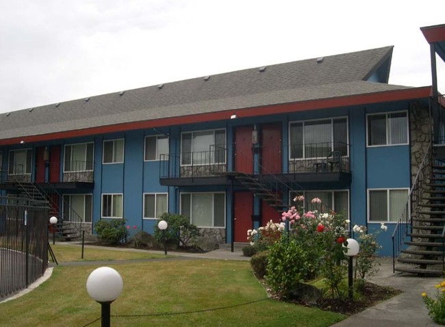 El Matador Apartments in Tukwila, WA - Building Photo - Building Photo